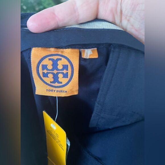 Tory Burch Ollie Shorts in Navy. - Picture 2 of 5